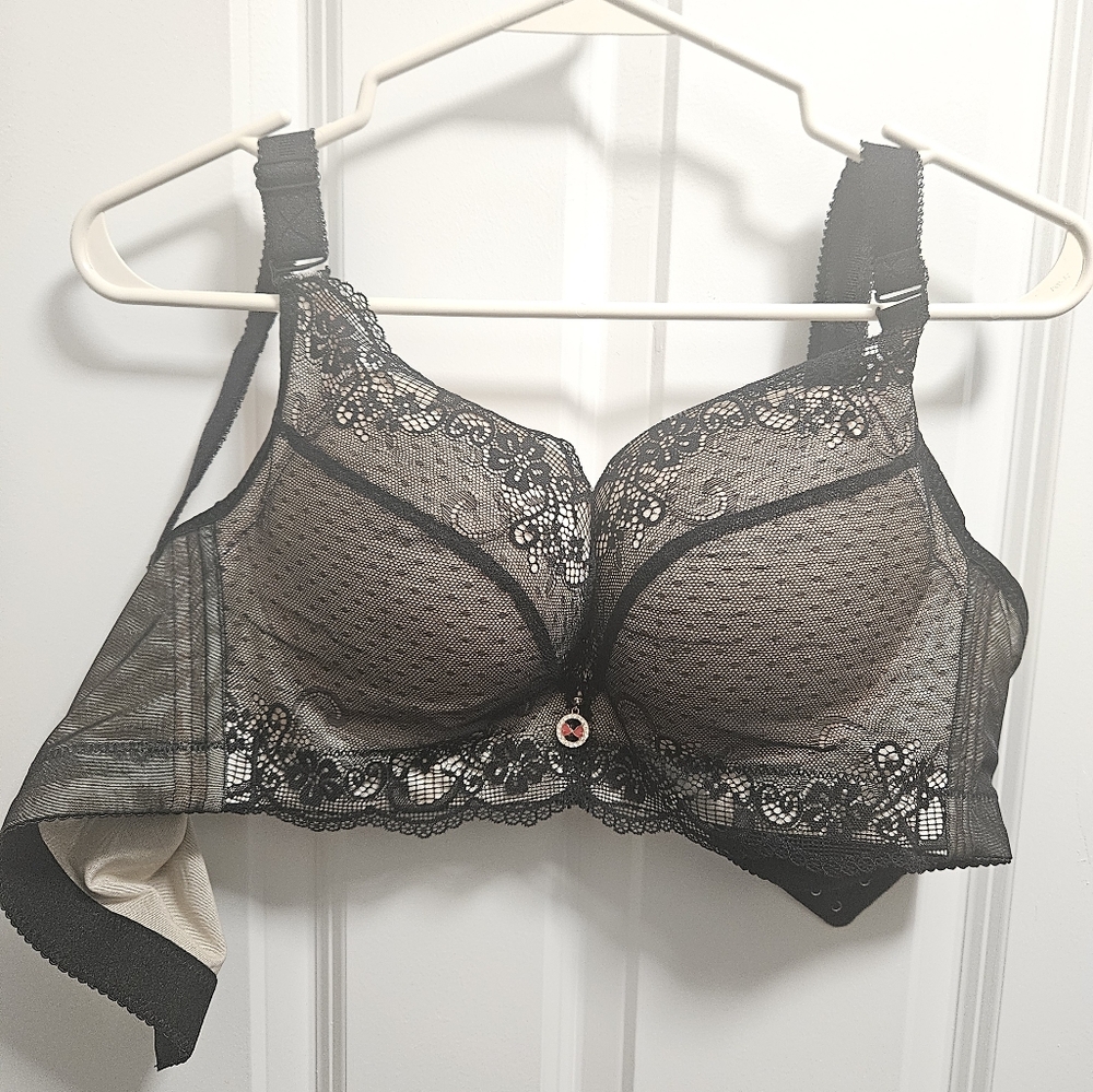 Plunging Push-up Elegant Black Lace Bra